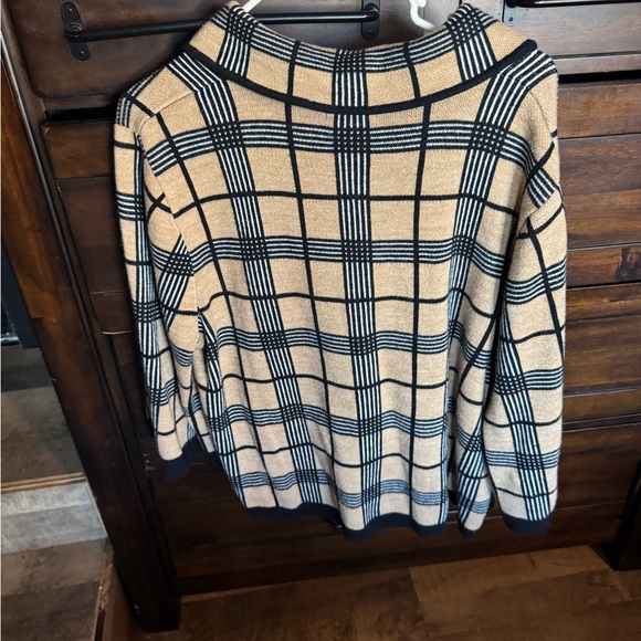 Chic & Timeless: Mercer Street Studio XL Tan & Black Plaid Button Cardigan - Picture 5 of 7